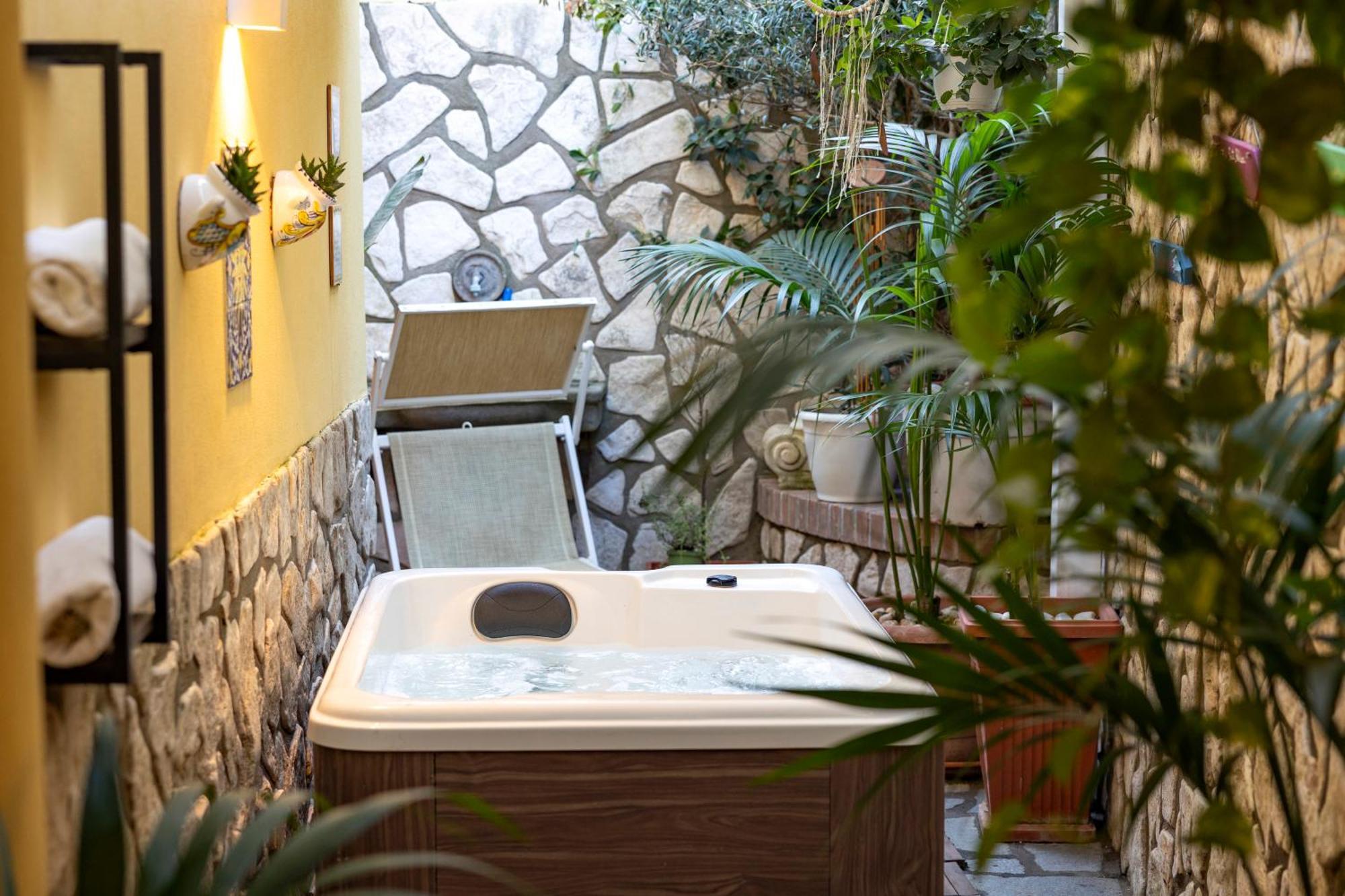 Suite Apartment Capri Con Jacuzzi In Piazzetta מראה חיצוני תמונה
